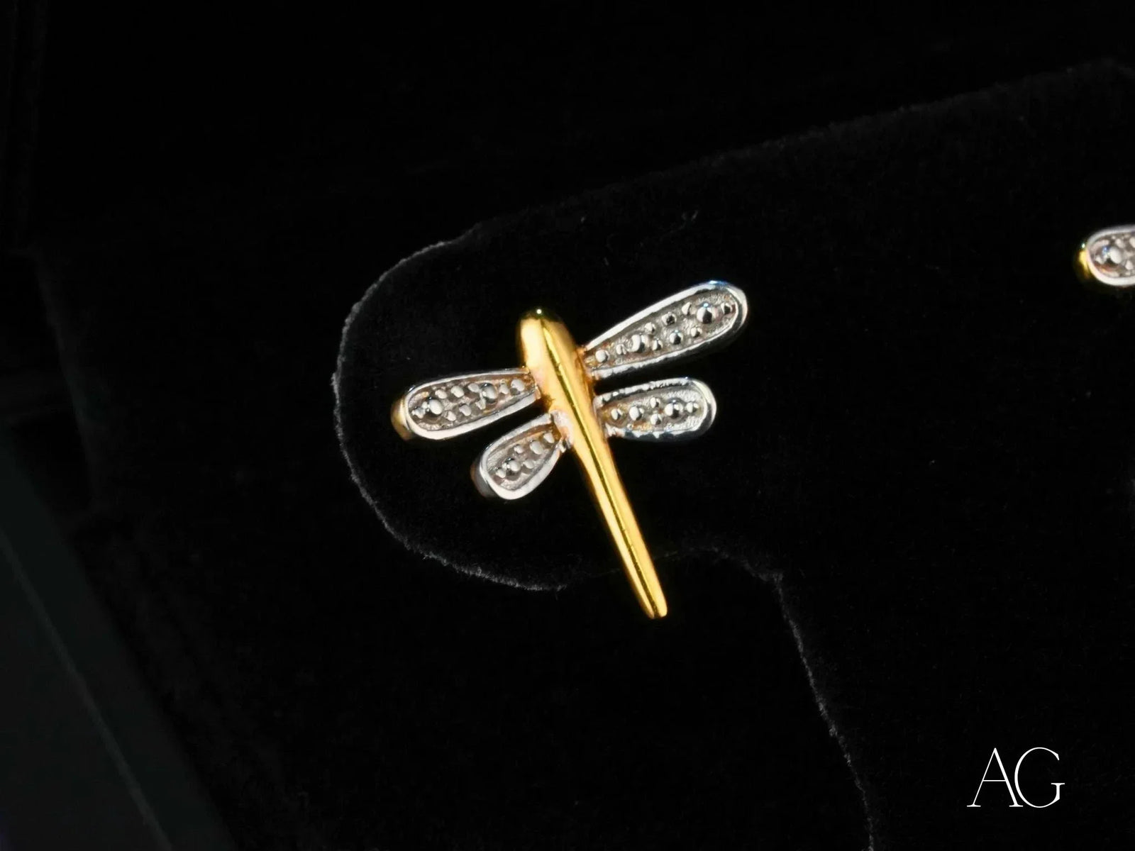 18k solid gold dragonfly stud earrings with diamonds