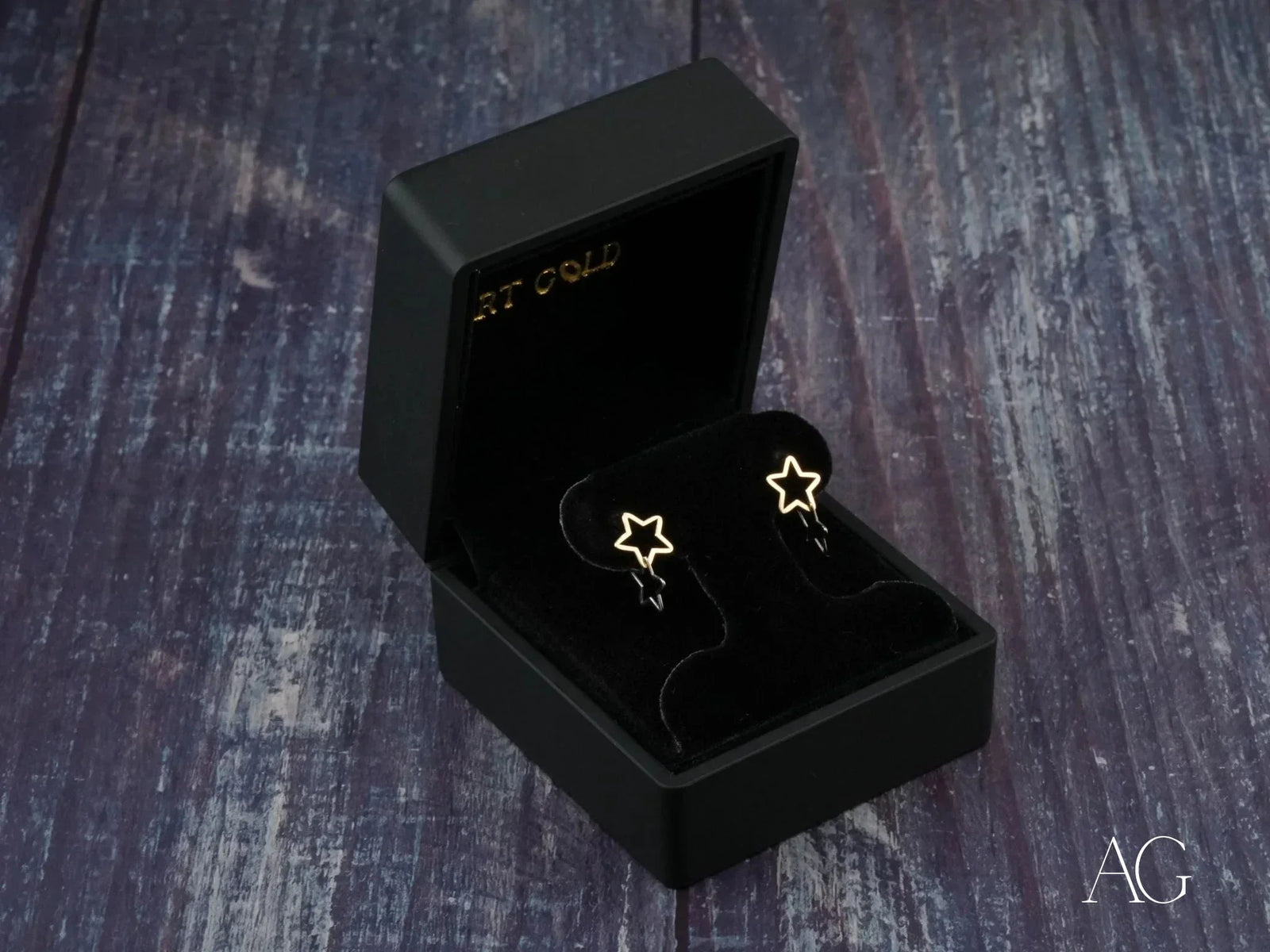 Dual Star Earrings in Art Gold Jewelry, Elegant Gold Stars in Black Box