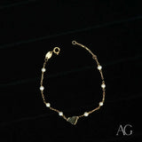 Elegant 18k gold heart and pearl bracelet with small pearls