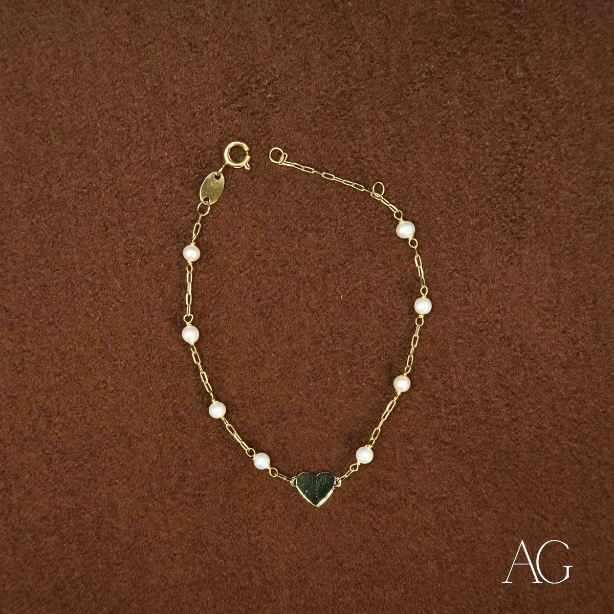 Elegant 18k gold heart and pearl bracelet with white pearls