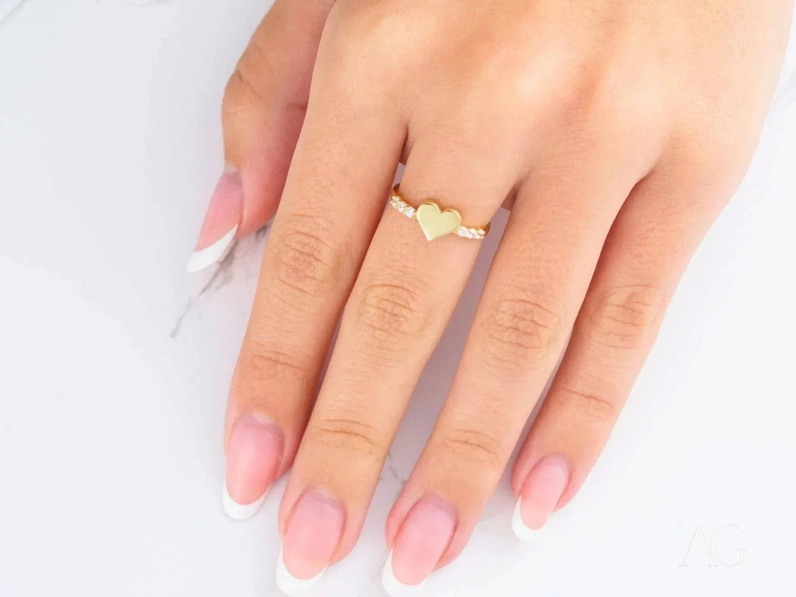 Elegant 18k gold CZ heart ring with clear stones on band