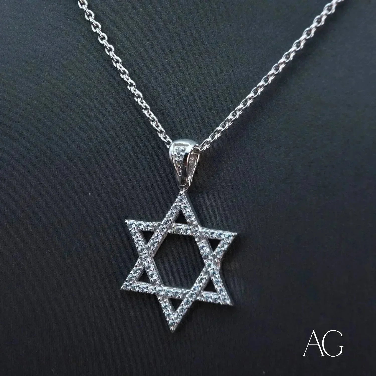 Elegant 18k white gold Star of David pendant with CZ and chain