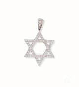 Elegant 18k white gold Star of David pendant with diamond-studded CZ