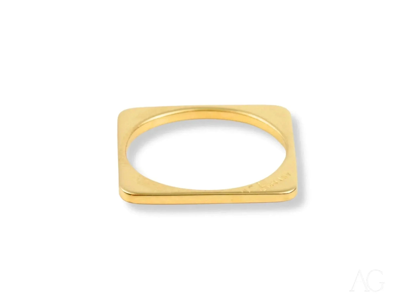 Elegant 18k yellow gold square shape ring with oval opening