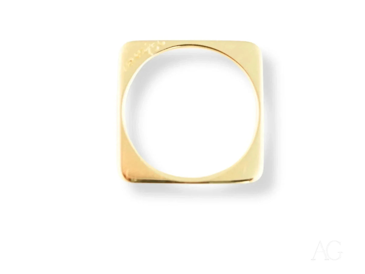 Elegant 18k yellow gold square shape ring with circular opening
