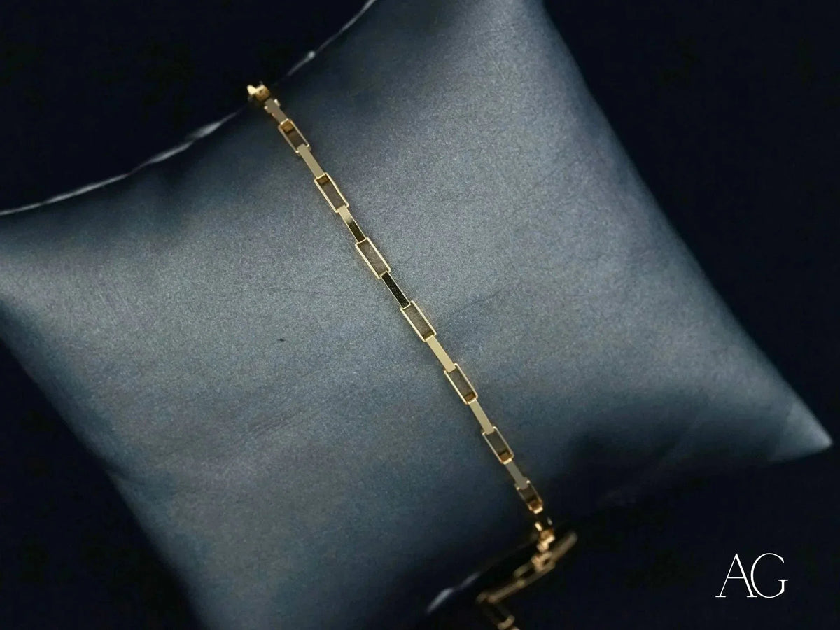 Elegant solid 18k gold brick link bracelet with spring ring lock