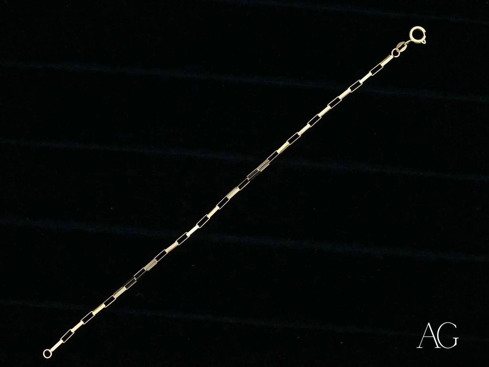 Elegant solid 18k gold brick link bracelet with spring ring lock