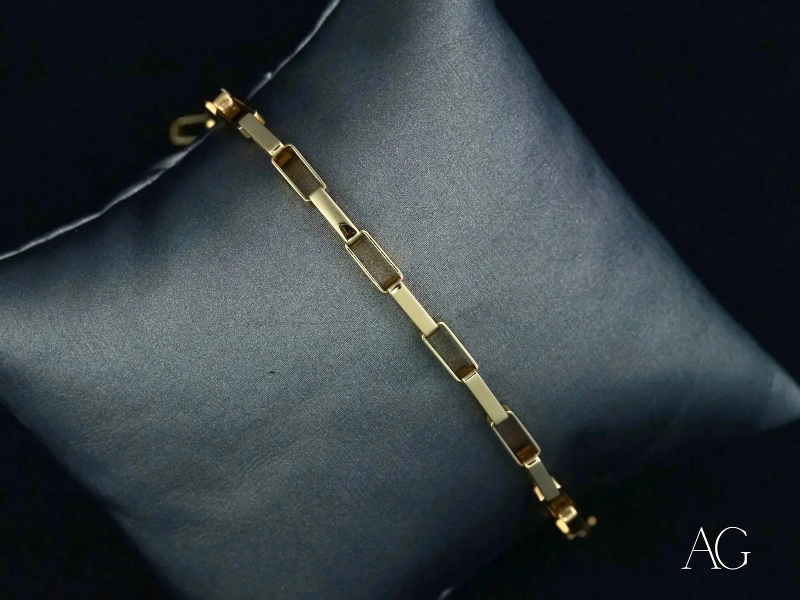 Elegant solid 18k gold kids bracelet with brick link design