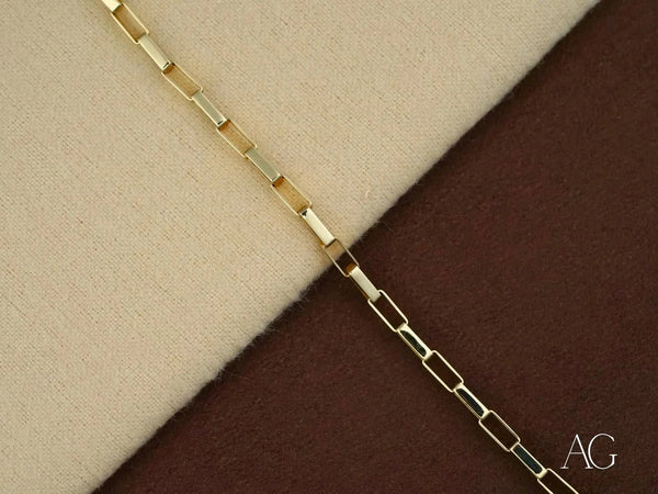 Elegant solid 18k gold kids bracelet with lobster lock and brick link design