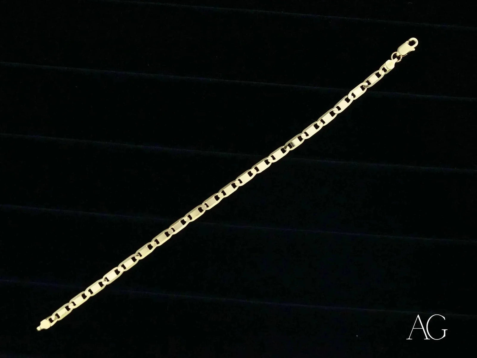 Elegant solid 18k gold piastrine link bracelet with rectangular chain