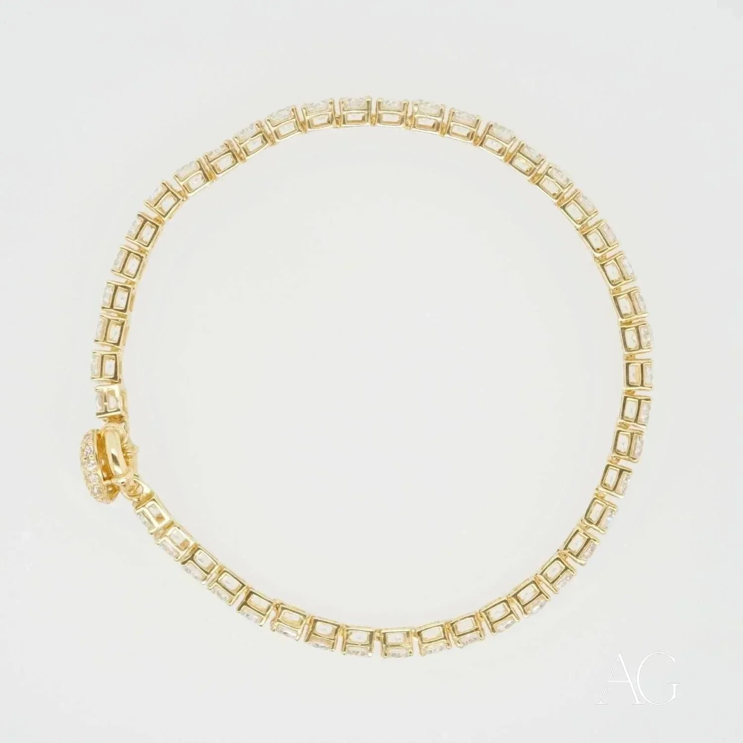 Elegant yellow gold tennis bracelet with rectangular zirconia diamonds