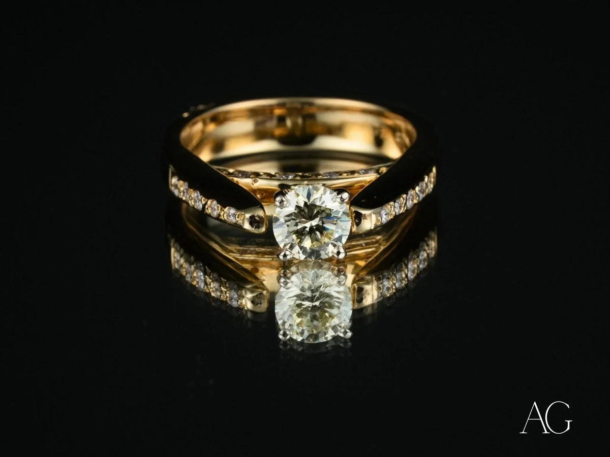 Embrace of Light 18k gold engagement ring with round brilliant diamond and pavé band