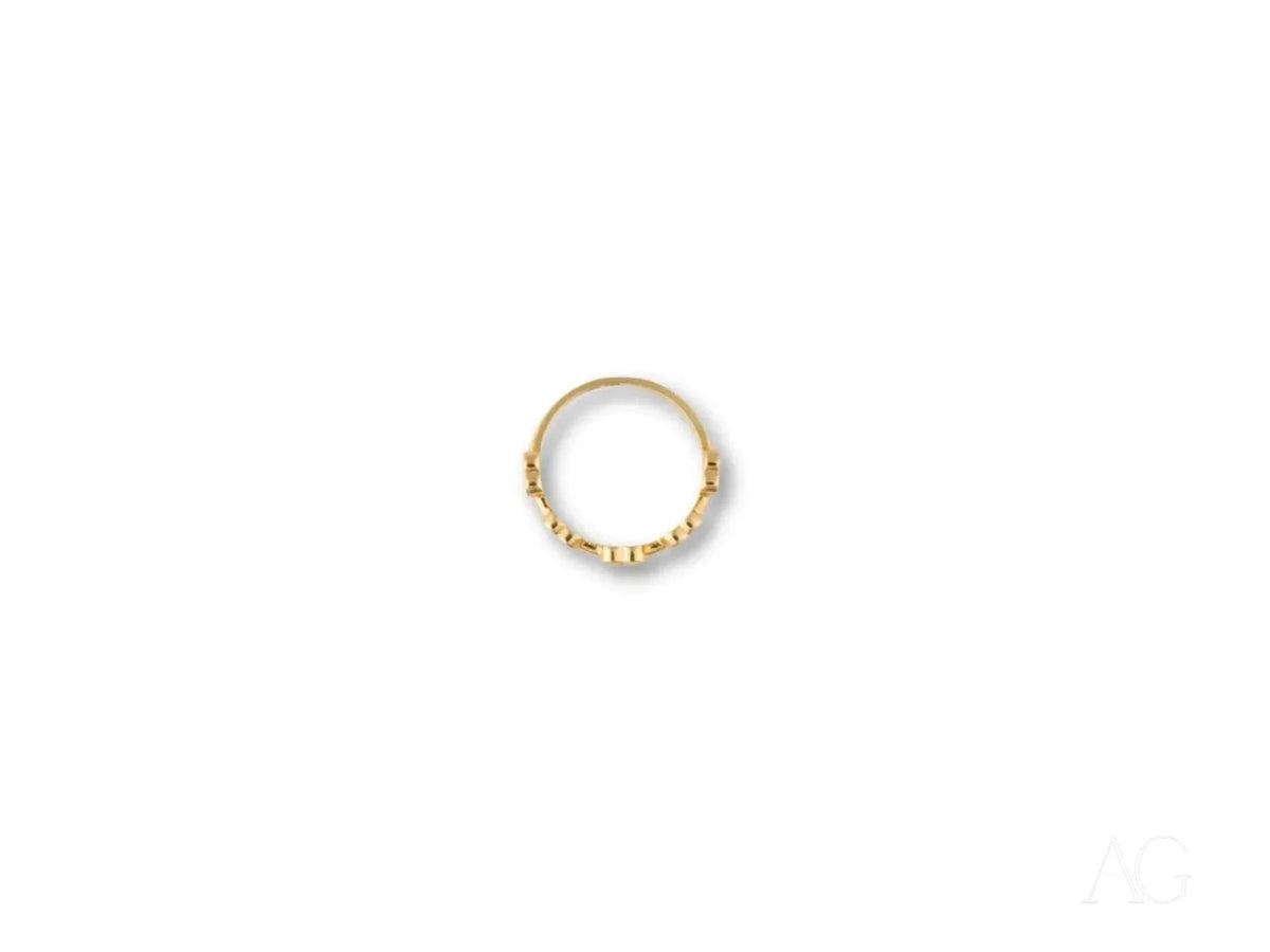 Elegant 18k yellow gold CZ heart ring with wavy scalloped edges