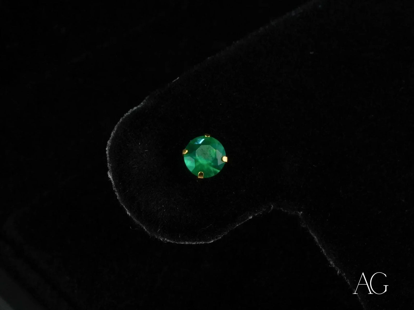 Emerald Radiance 18k gold green CZ stud earring with emerald gem