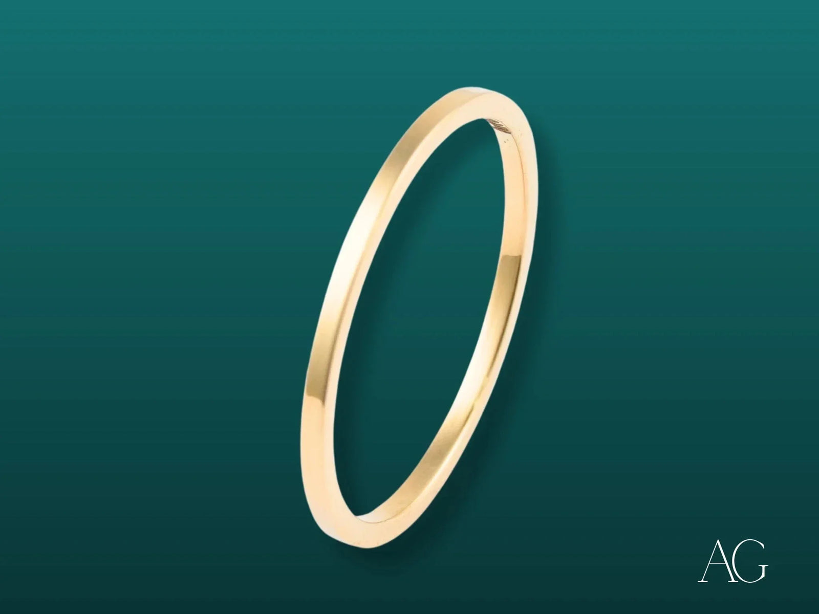 Polished gold flat-edged bangle from Essence Linea 1mm art gold jewelry