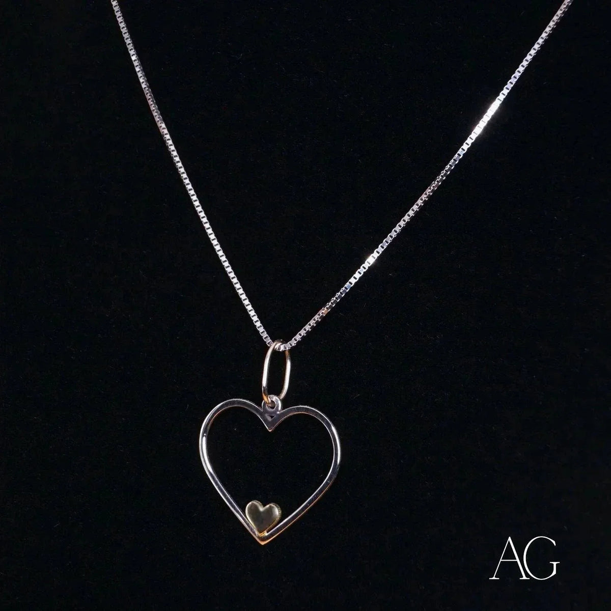 Eternal love pendant: silver necklace with elegant heart design
