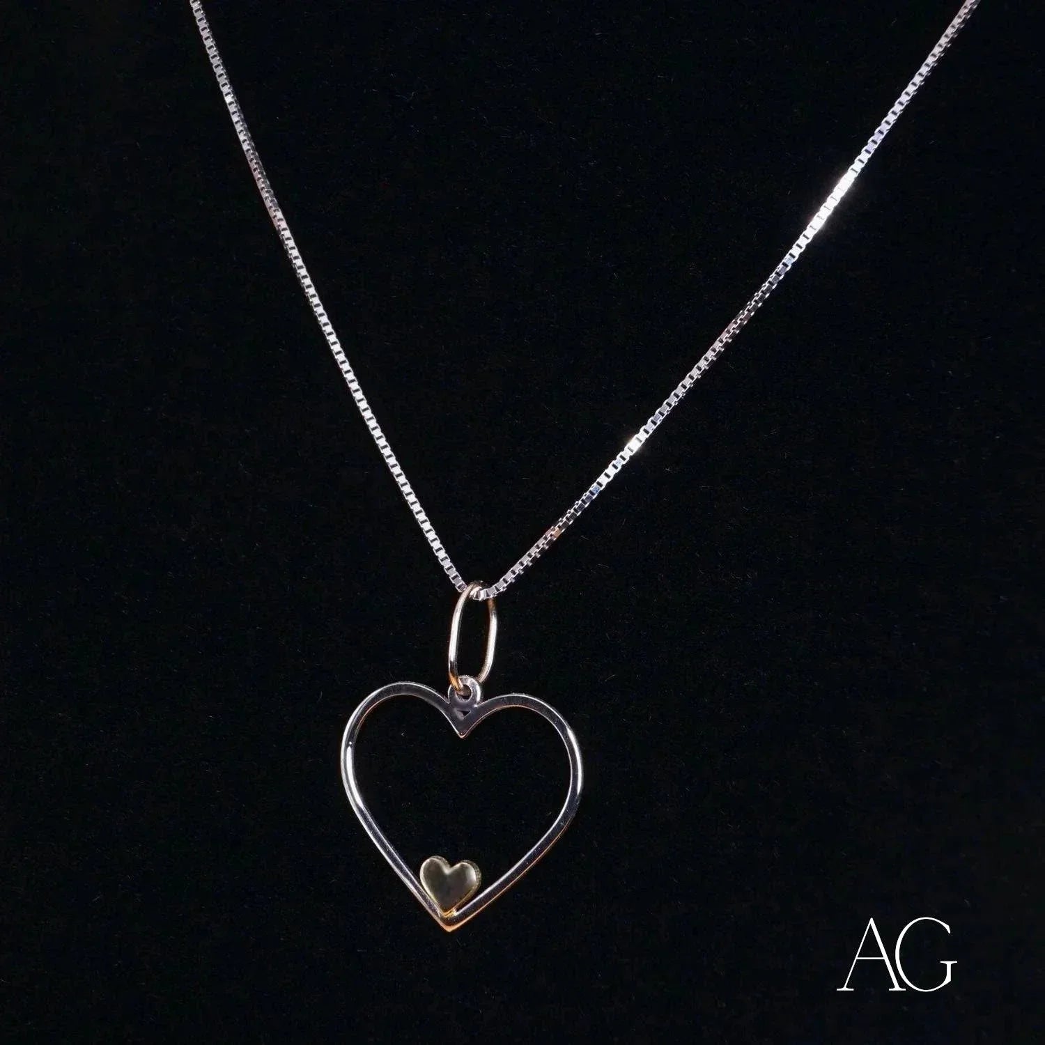 Eternal love pendant: silver necklace with elegant heart design