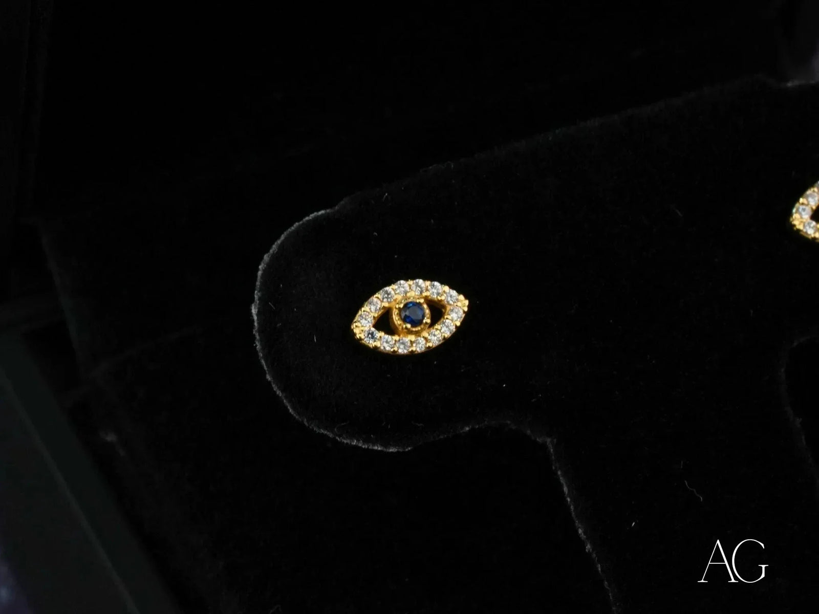 Certified 18k solid gold evil eye stud earring with blue sapphire