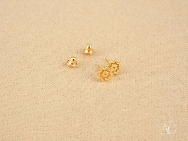 Floral Bloom 18K Gold Petite Stud Earrings with Screw-Back Closures