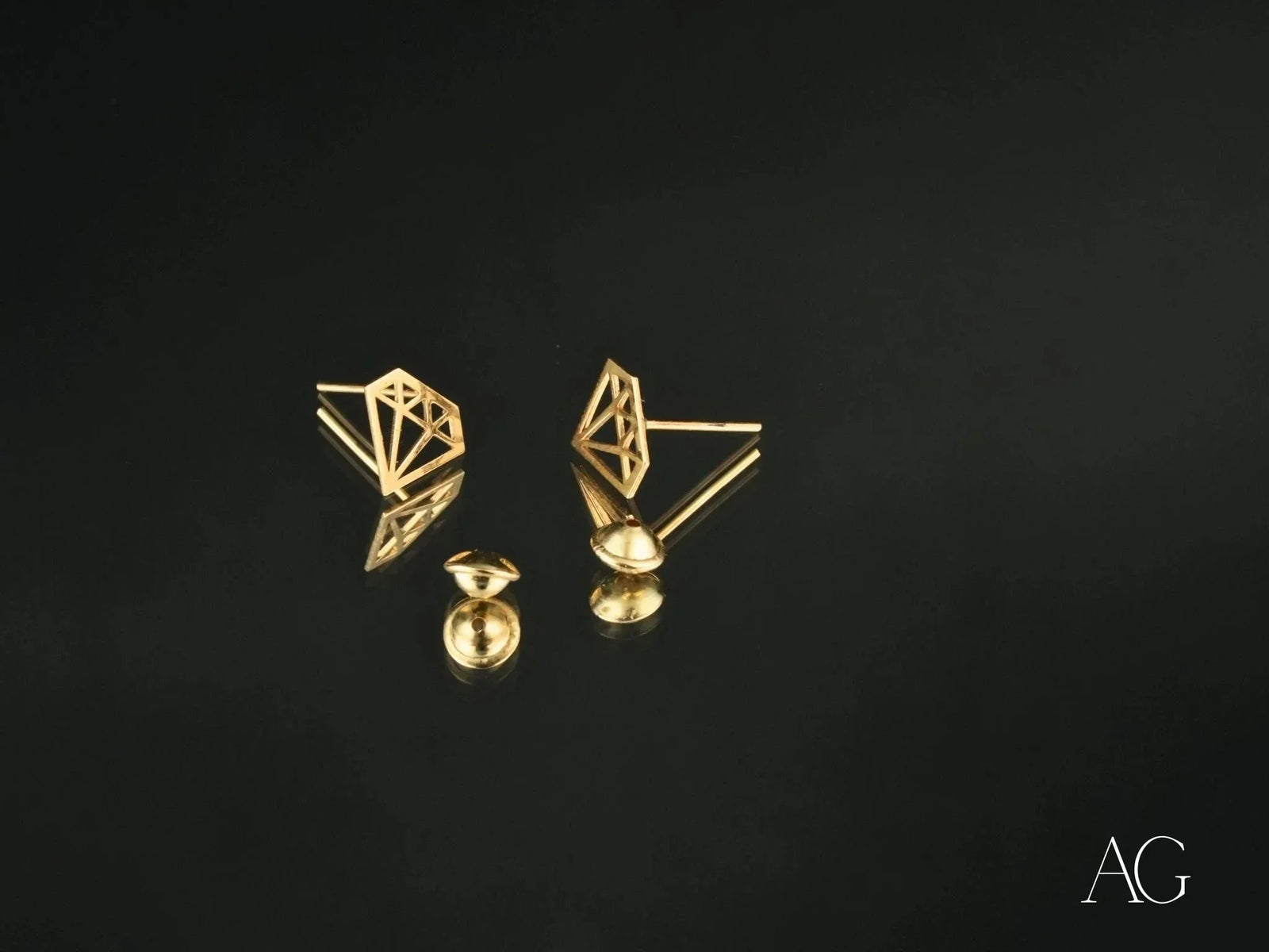 Pair of geometric diamond earrings in certified 18k solid gold with screw-back