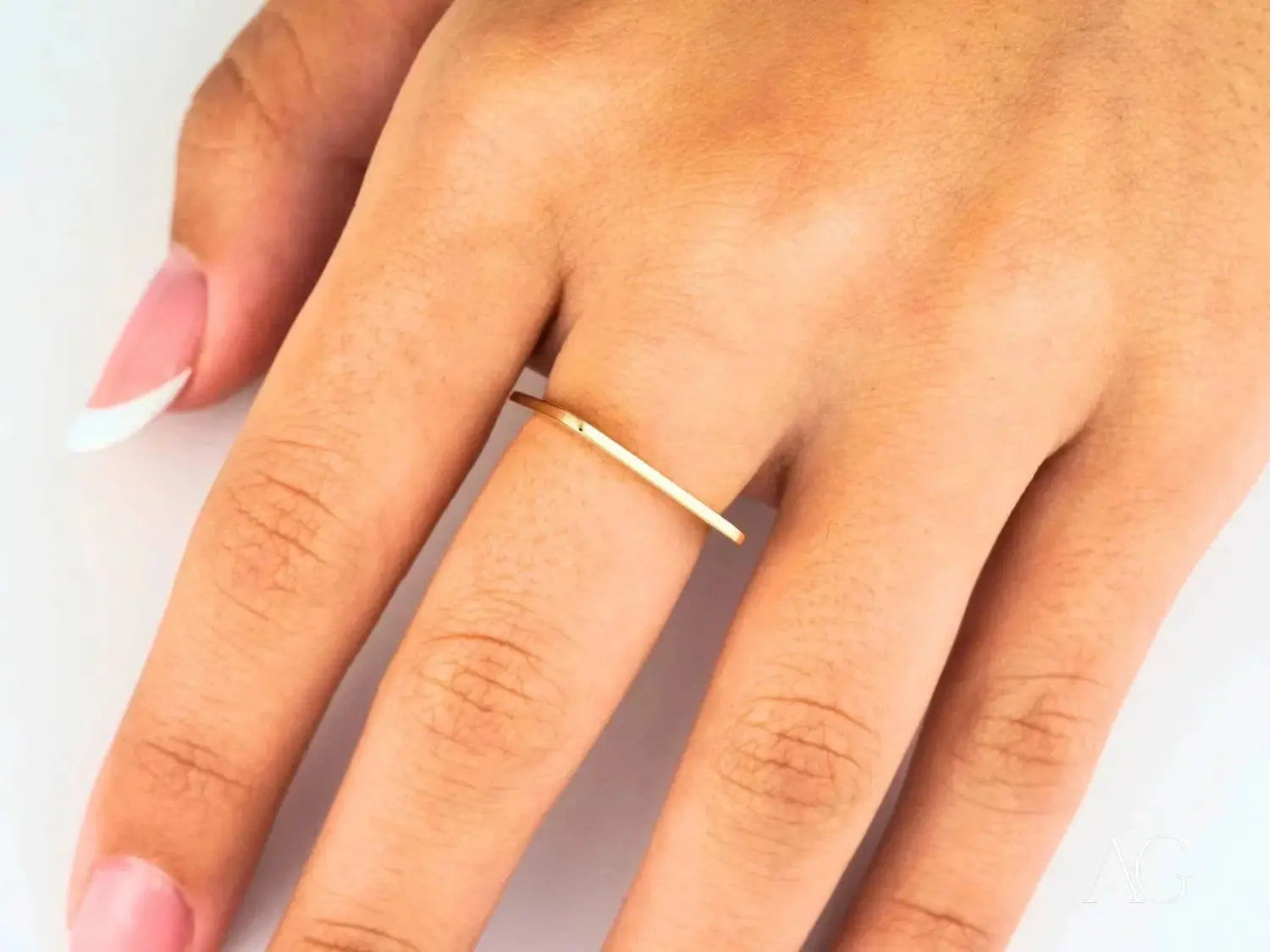 Elegant 18k yellow gold square shape ring – minimalist luxury