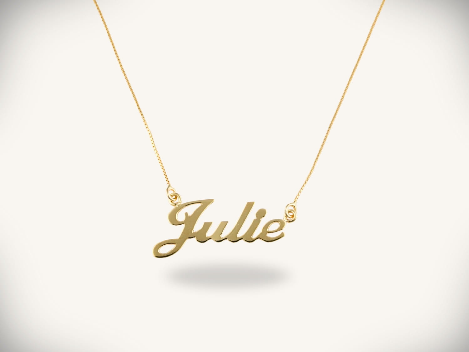 De Beers gold art jewelry: Julie cursive nameplate necklace