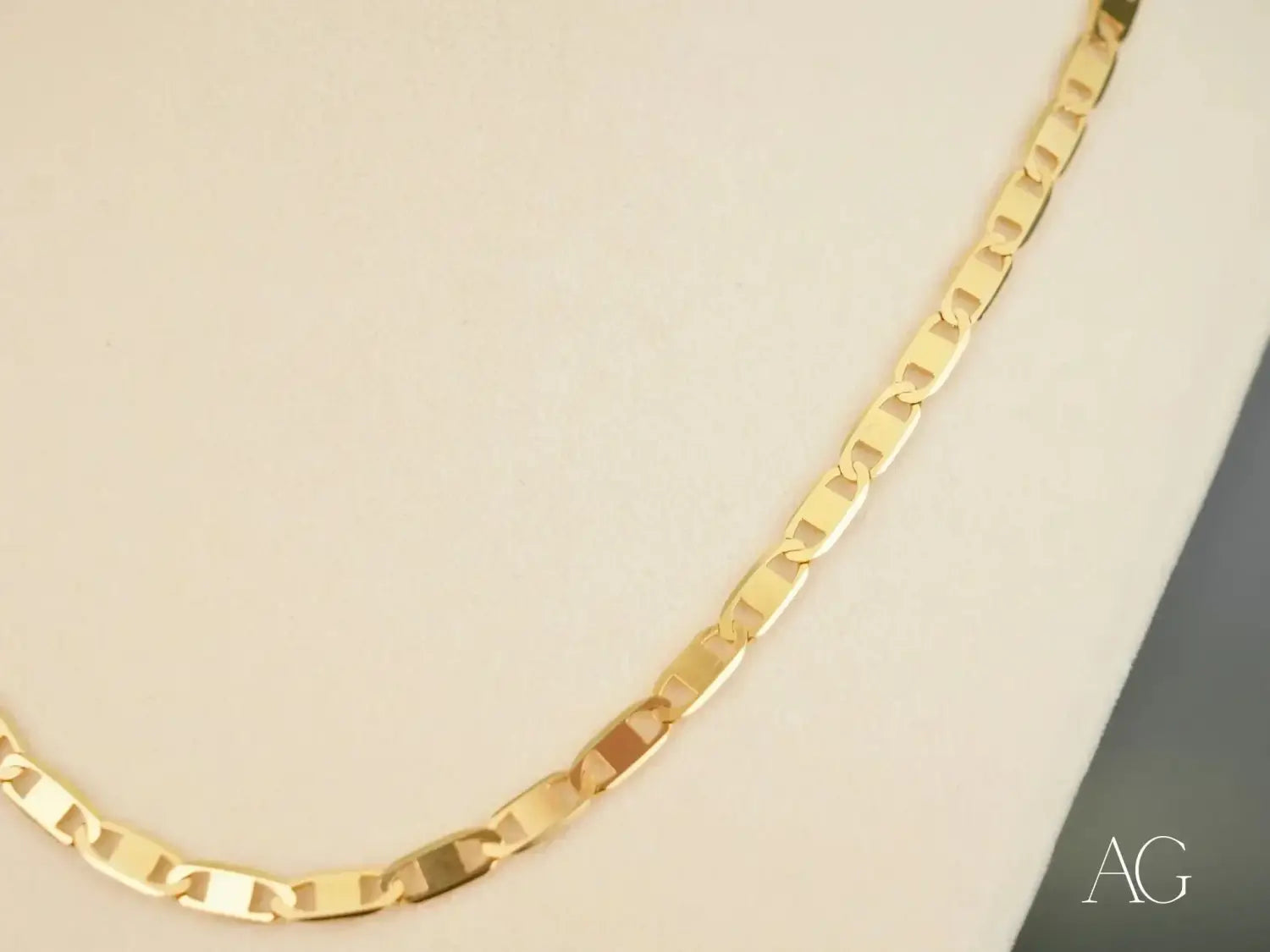 Gold polished box chain necklace like Hope Diamond royal jewels