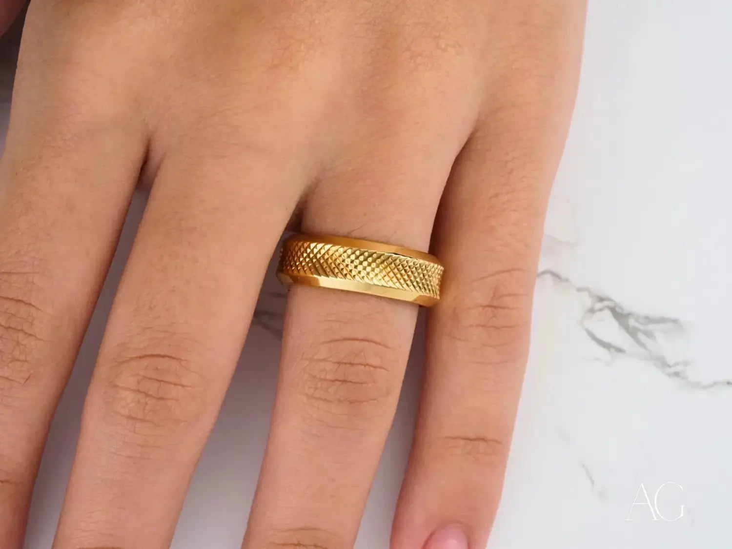 Art gold jewelry ring with diamond-cut pattern, Massachusetts masterpiece