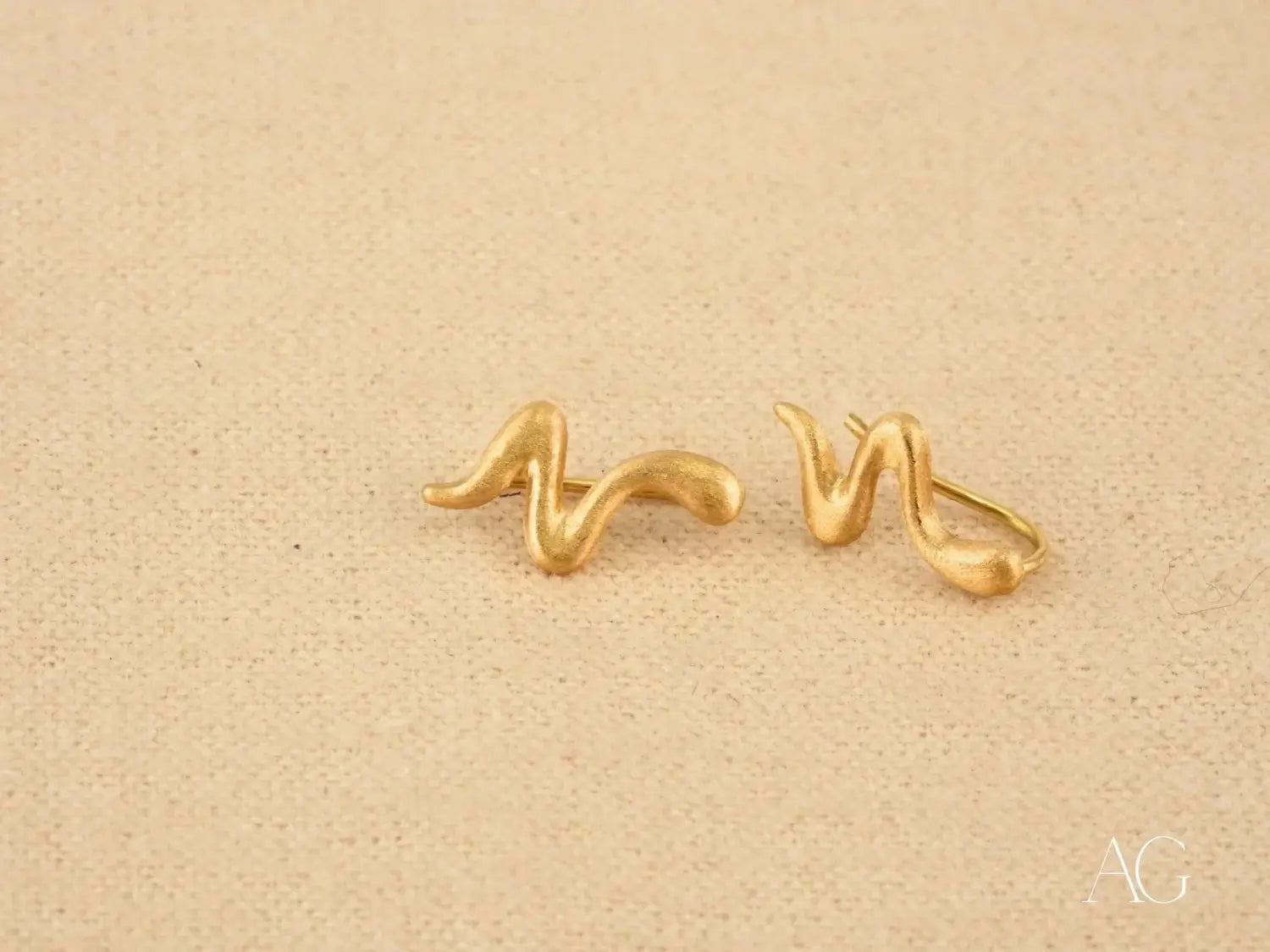 Chaumet Messika art gold jewelry: stunning 18k wavy snake ear clips