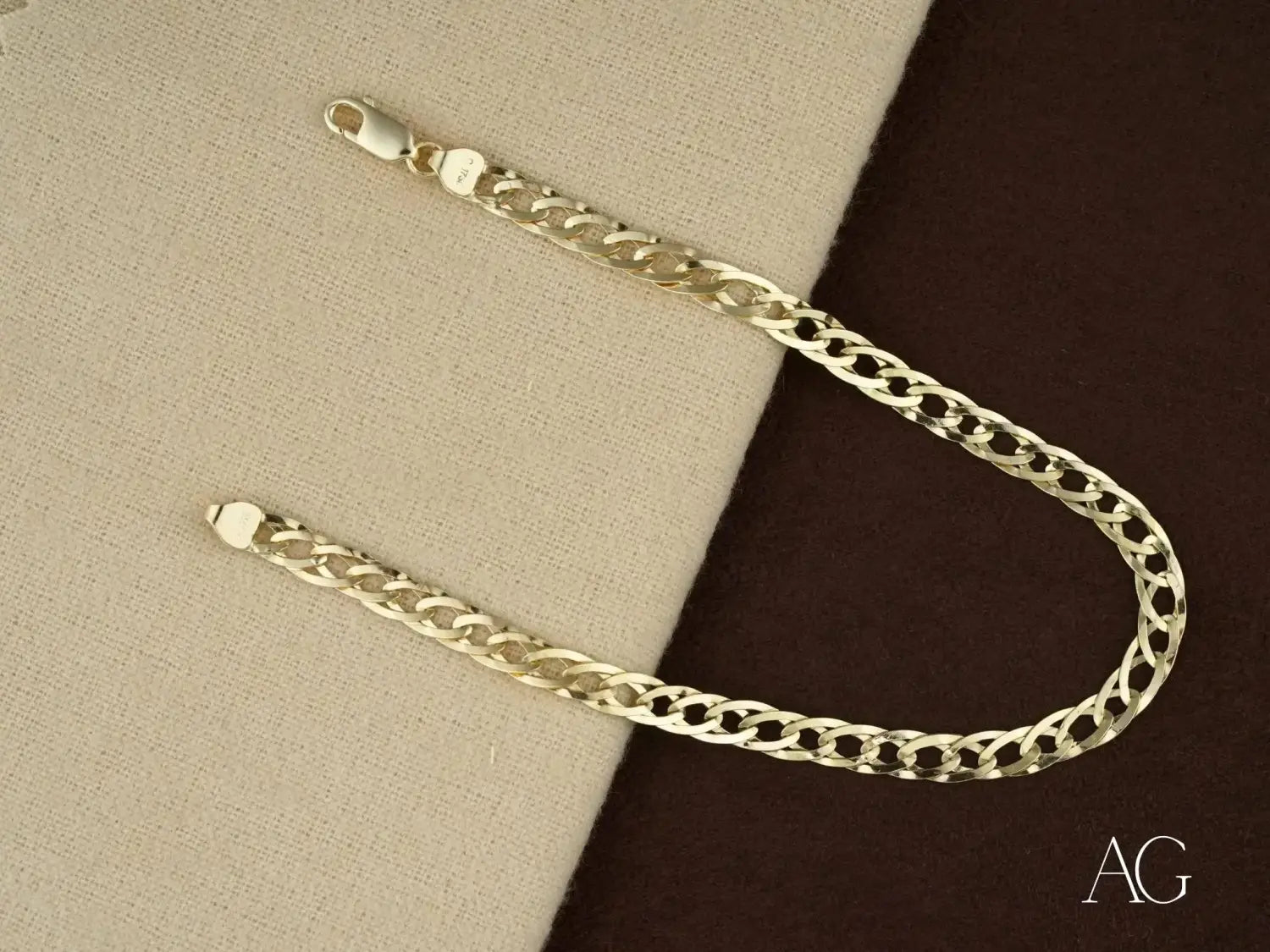 Golden elegance: double flated link bracelet for a sophisticated look