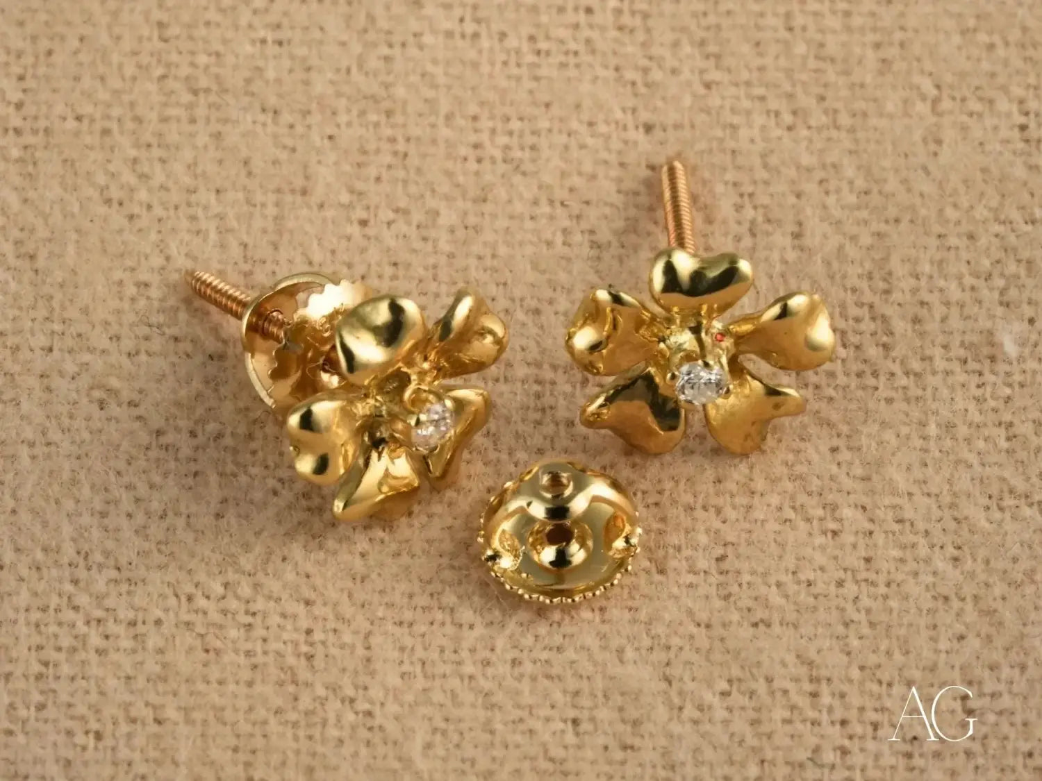 Floral Elegance: 18k Gold & 0.06ct Diamond Flower Stud Earrings