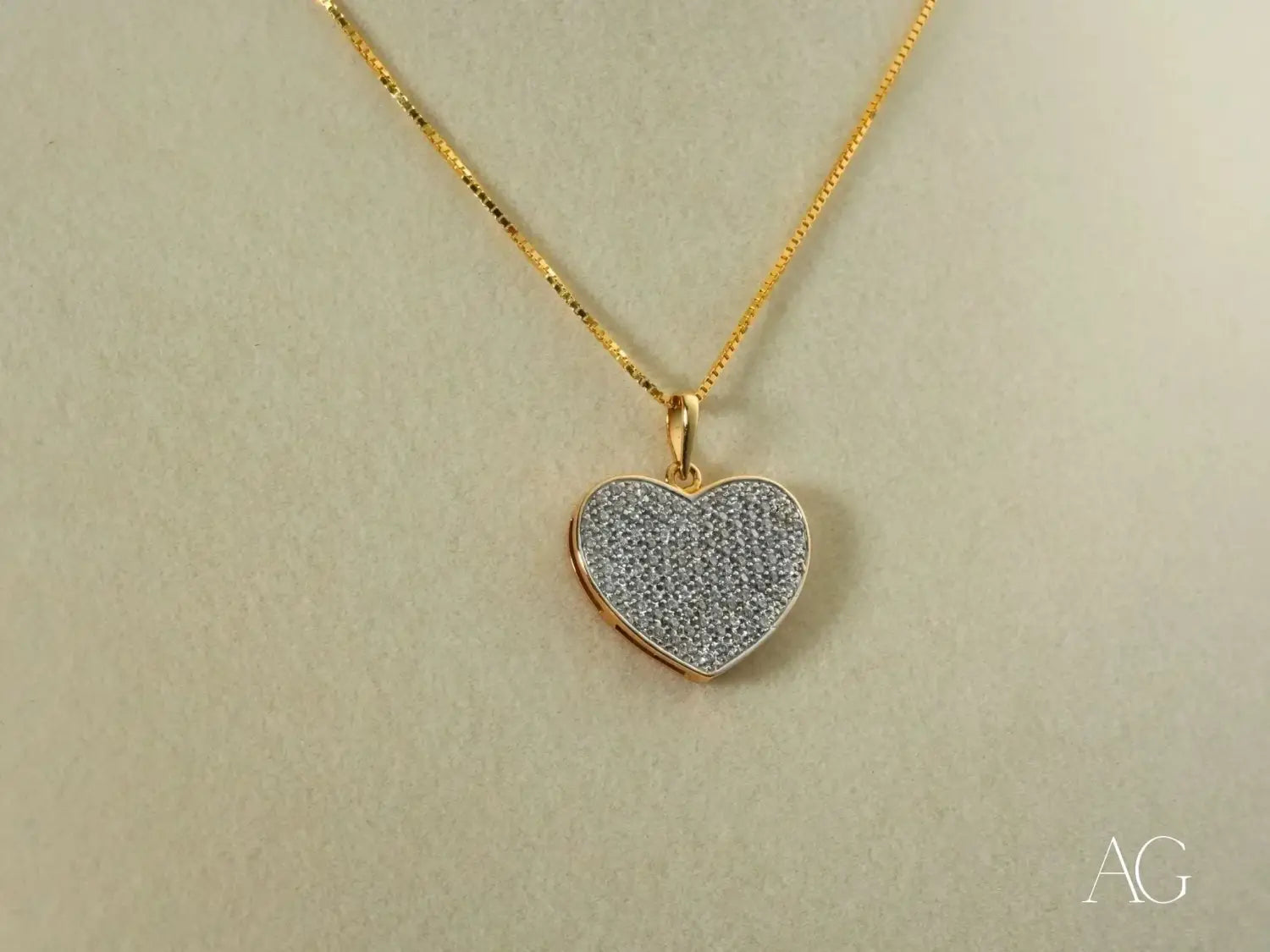 Mikimoto pearls gold heart pendant with pave diamonds