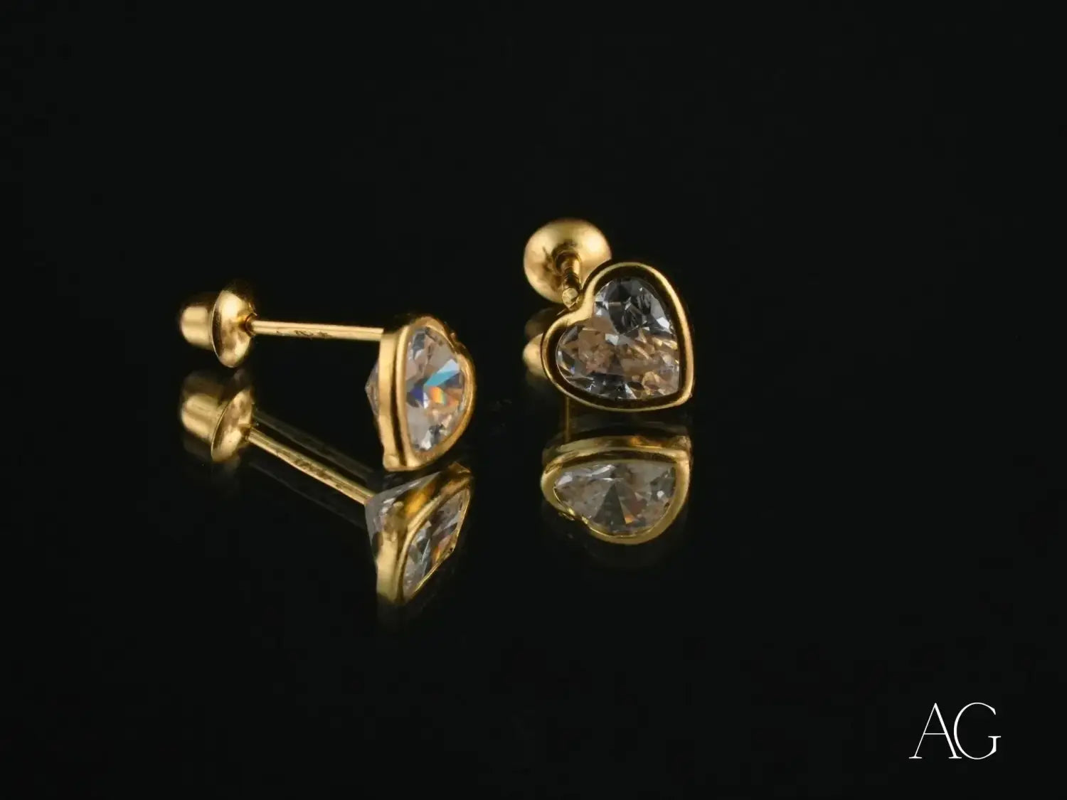 Rinaldo Borges gold heart stud earrings in art gold jewelry