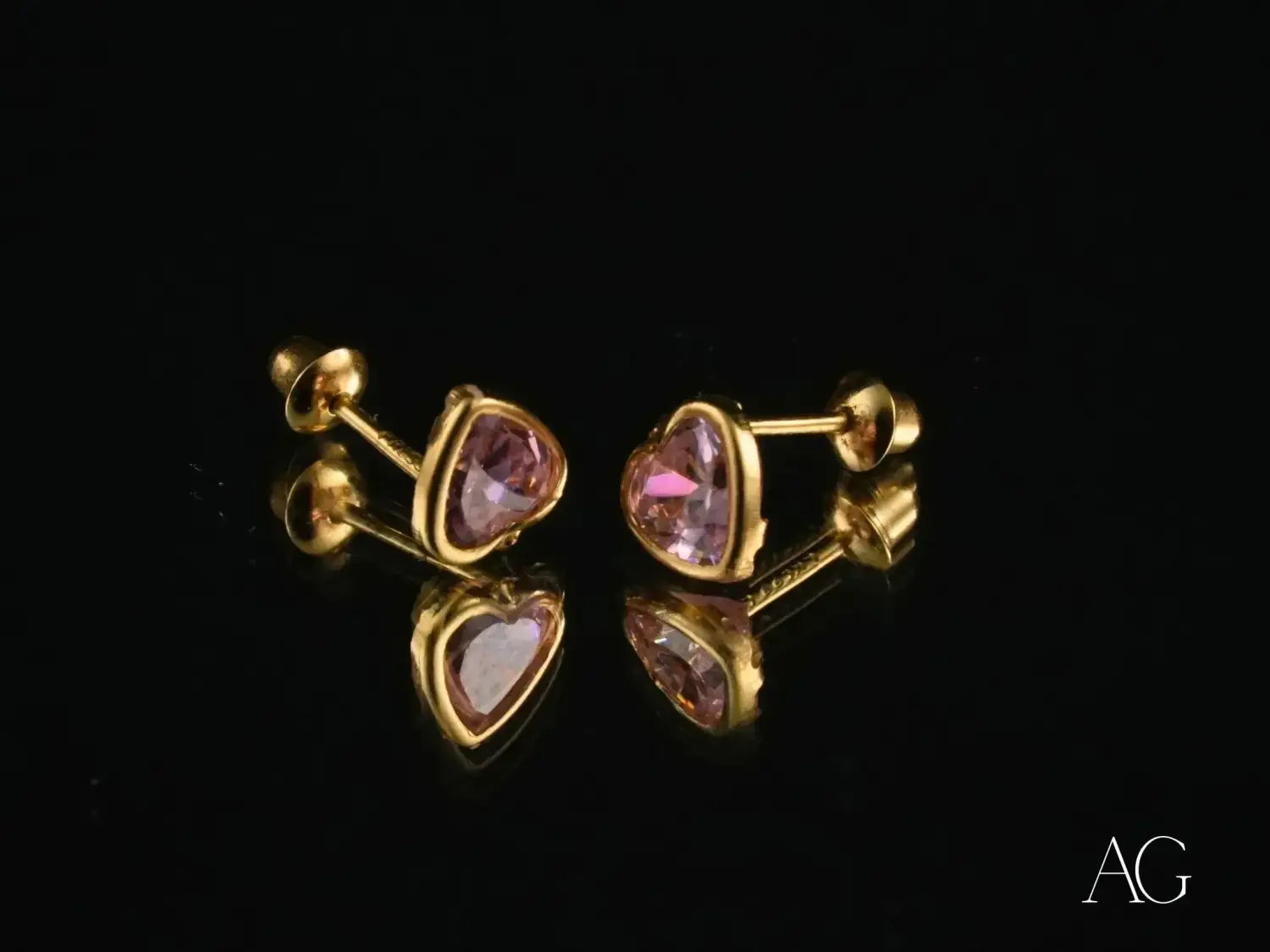 Lost royal jewels: gold heart stud earrings with pink gems