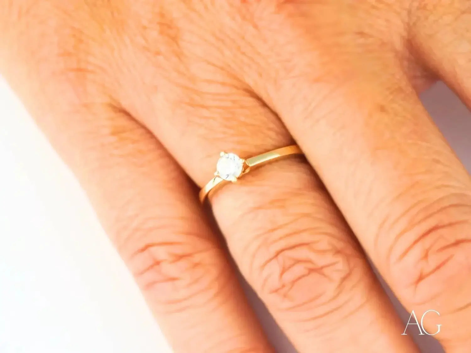 Timeless elegance: 18k yellow gold cz solitaire ring