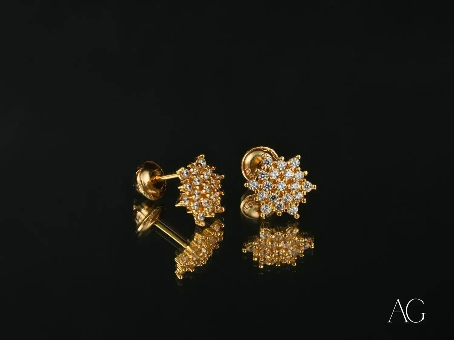 Stunning 18k art gold snowflake stud earrings with famous diamonds