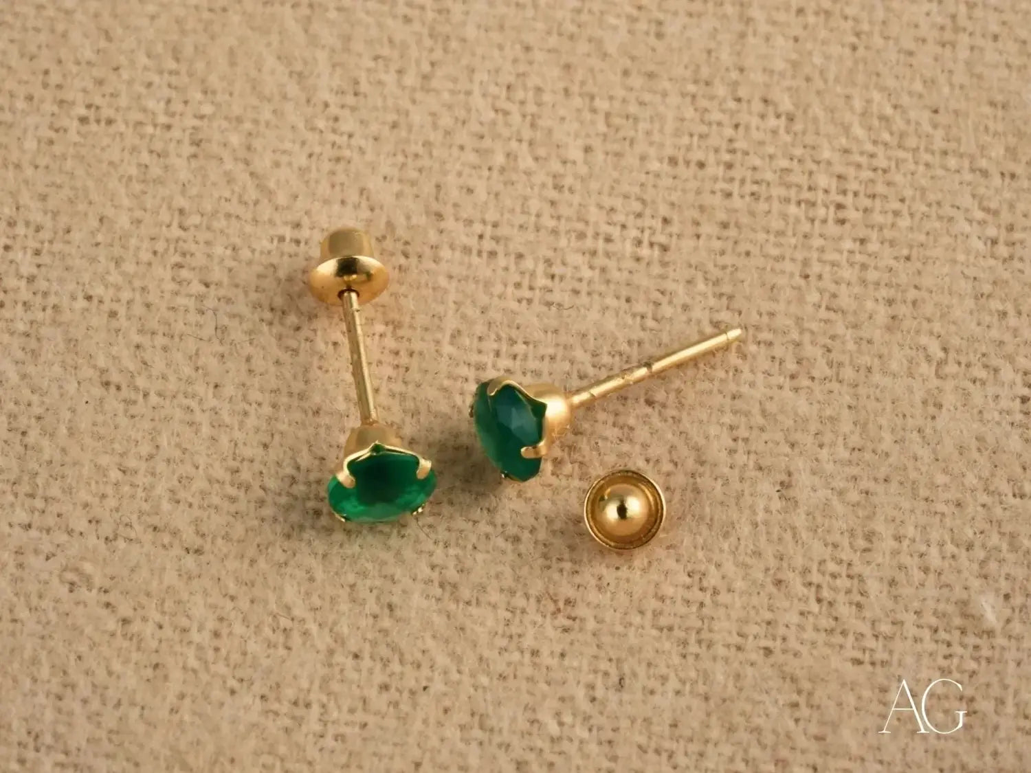 Emerald Radiance: 18k Gold Green CZ Stud Earrings