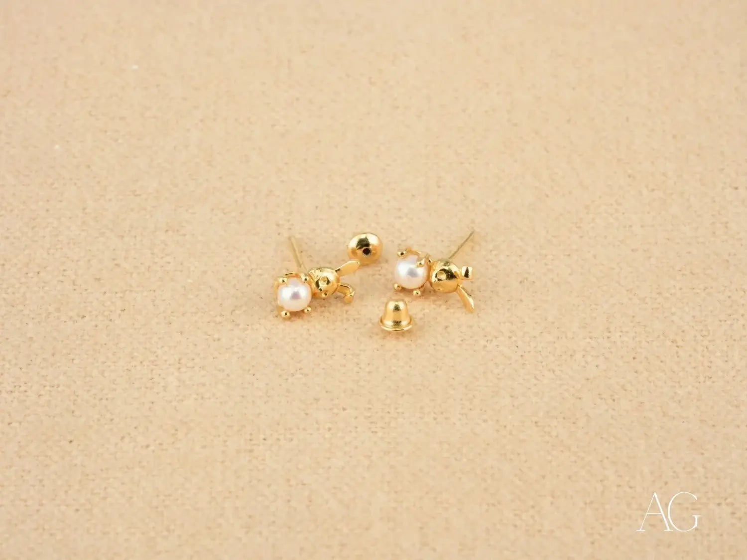 18K Gold Pearl Stud Earrings