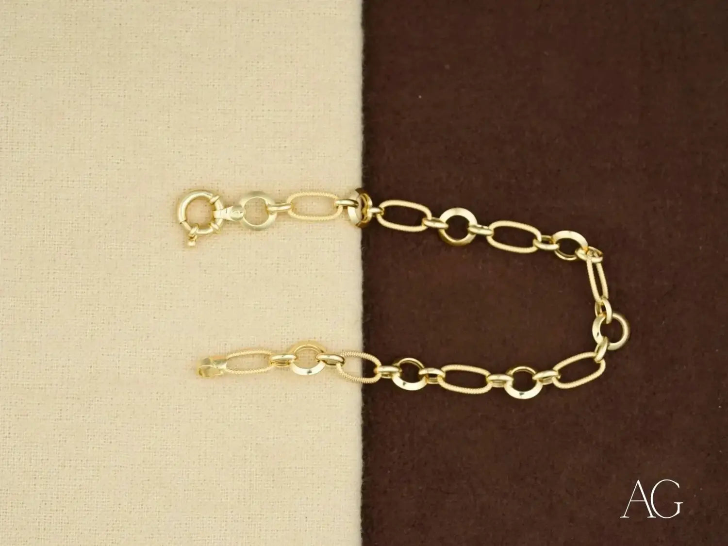 Elegant 18k gold bracelet - sophisticated art gold jewelry