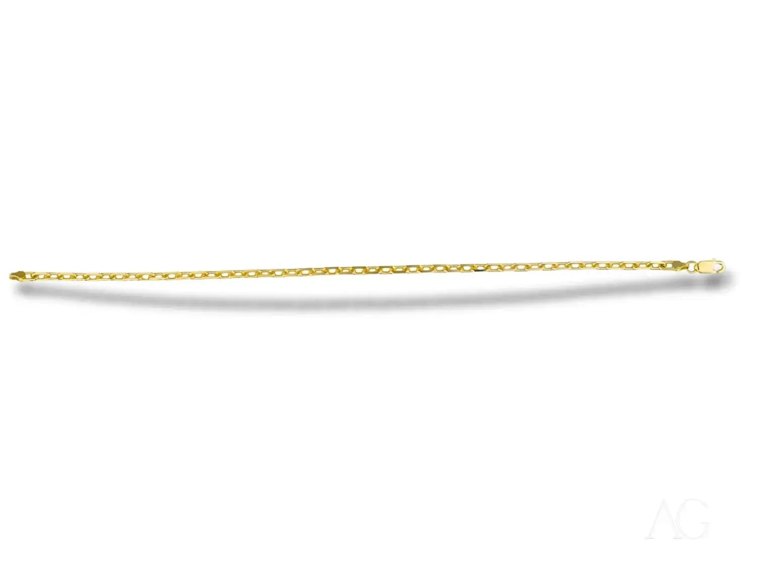 Classic 18k gold chain bracelet in interlocking style for fine jewelry.