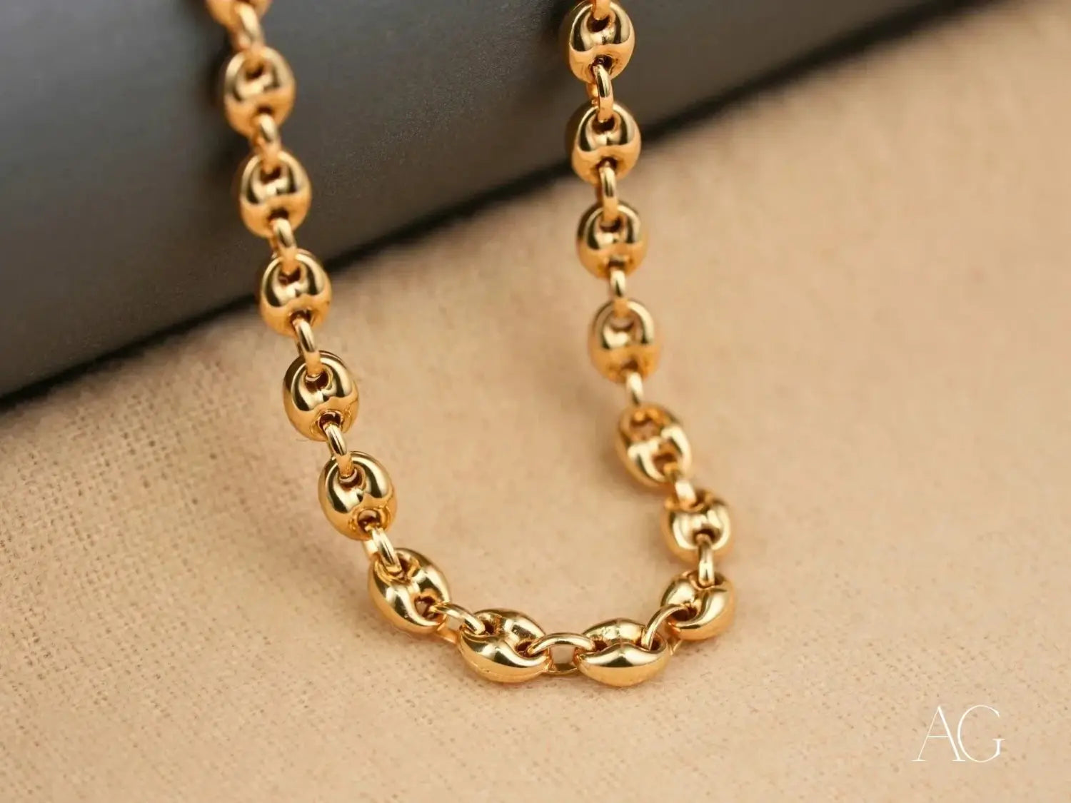 Gold-toned oval link chain 18k gold jewelry necklace