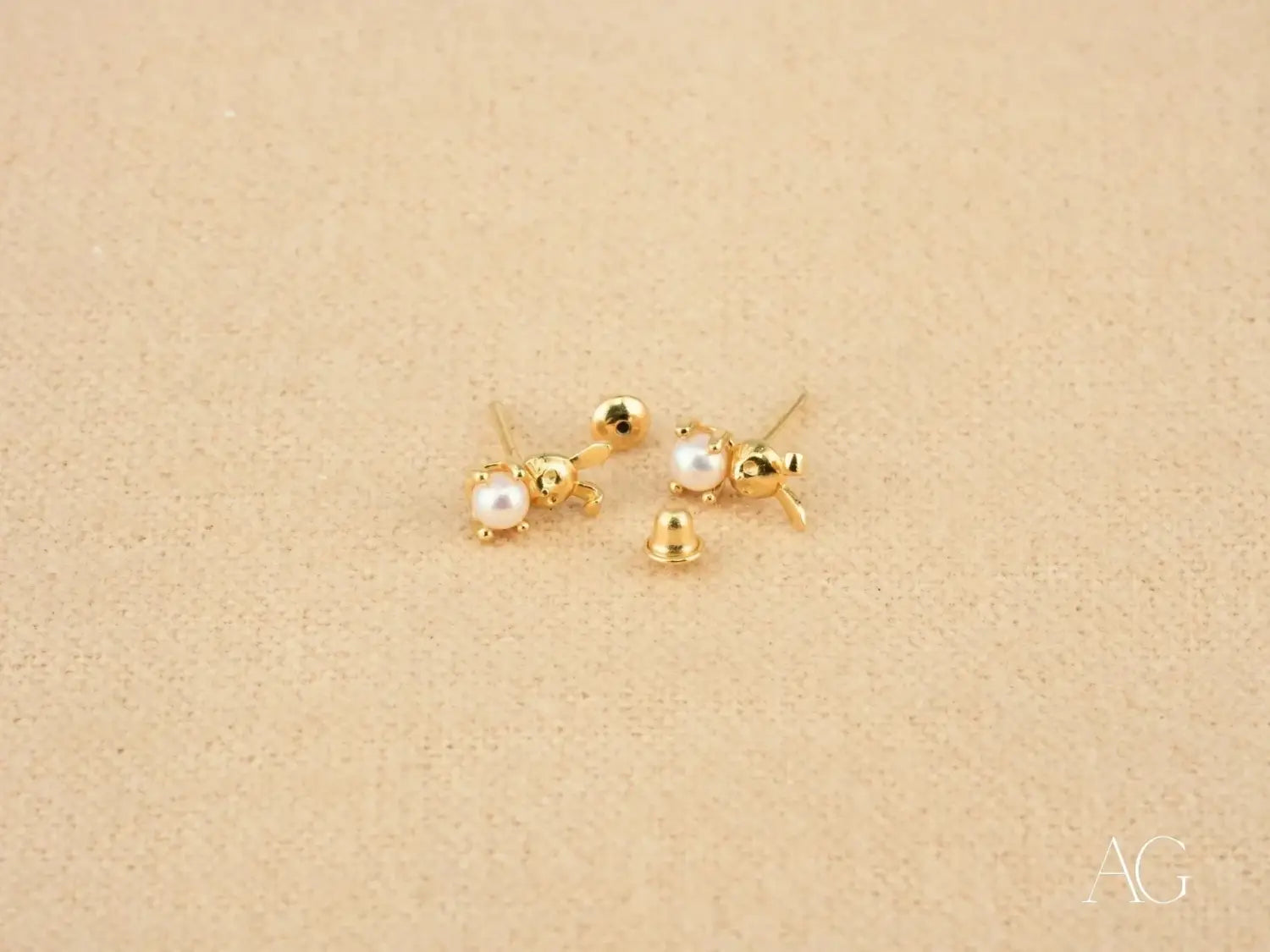 18K Gold Pearl Stud Earrings