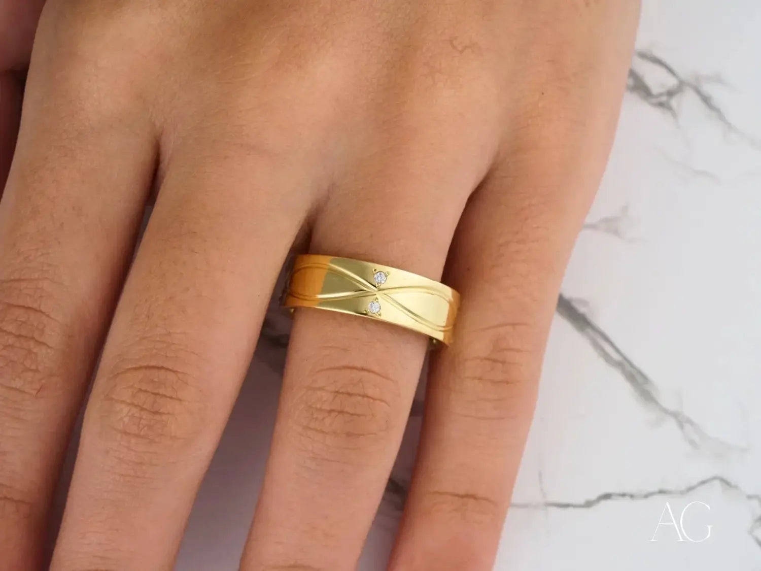 Gold-toned intricately twisted men’s gold ring with ribbed texture ideal for 18k gold jewelry and engagement rings.