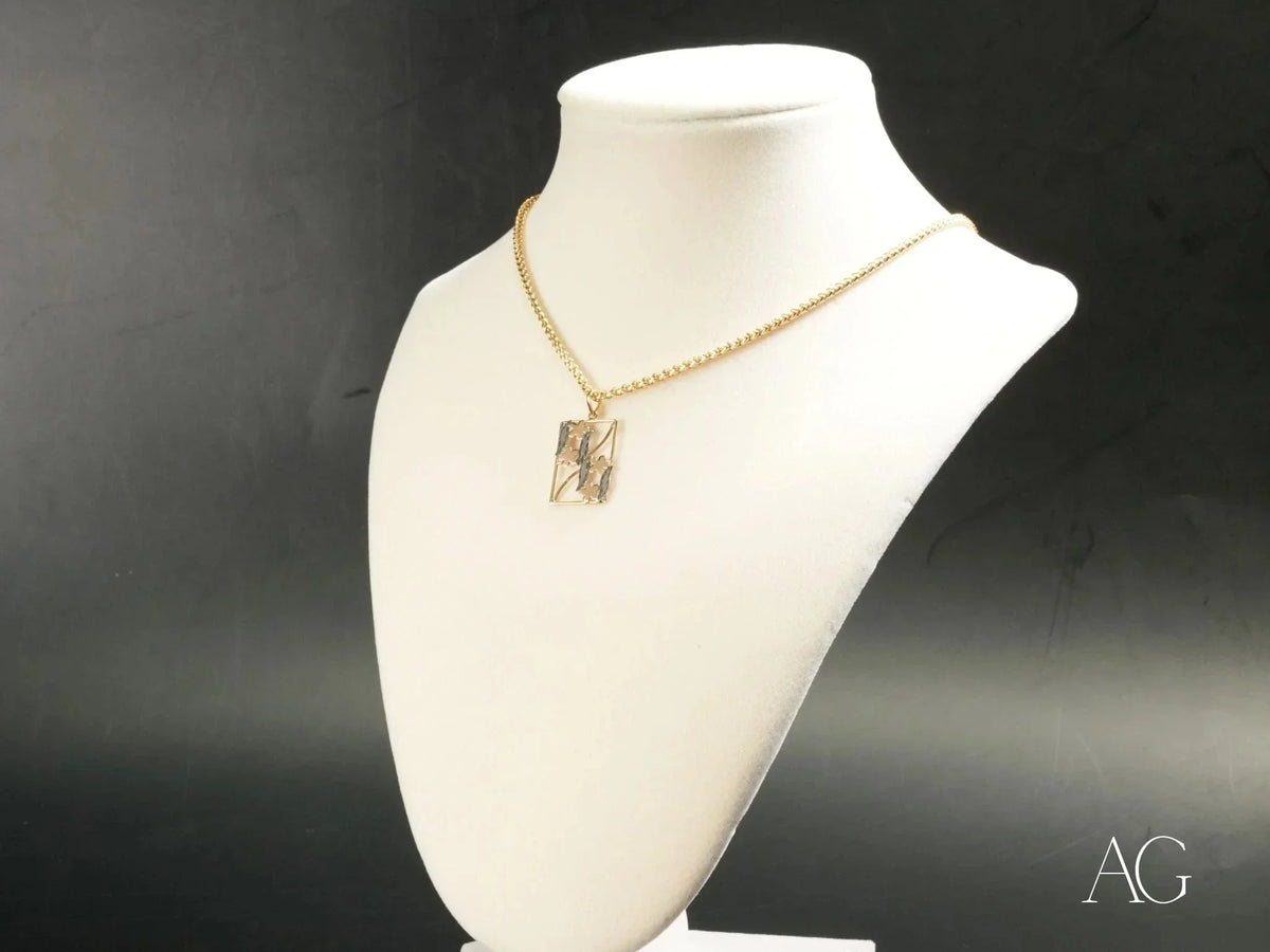 Golden Bloom flowers pendant: intricate art gold jewelry chain