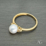 Golden Elegance: Stunning 7mm Pearl Ring with Diamonds