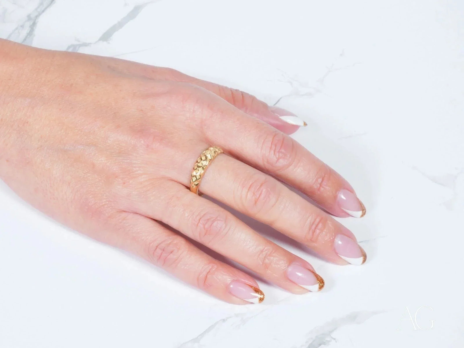 Golden Grace 18k Aparador Ring exudes timeless elegance on manicured hand