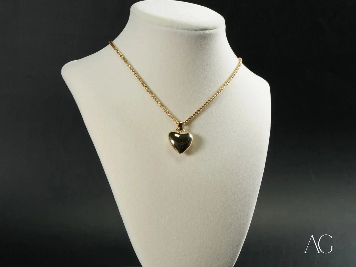 18k solid gold heart locket pendant with timeless elegance