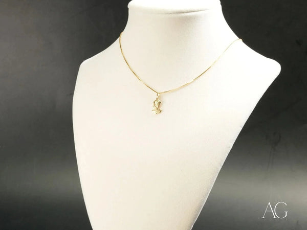 Golden Lady Pendant: 18k solid gold seahorse necklace
