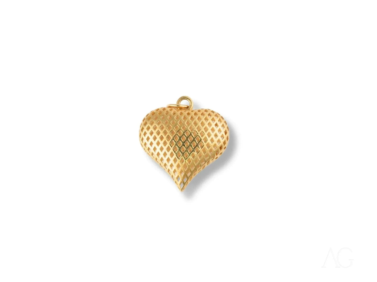 18k solid gold heart pendant with diamond-patterned surface