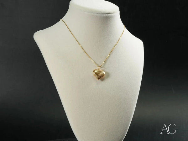 18k solid gold heart pendant locket in art gold jewelry design